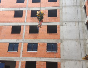 Miasto Wola z trzecią zawieszoną wiechą