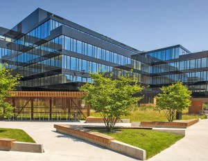 [Warszawa] Play wynajmuje od Yareal Polska powierzchnie dla swojej centrali