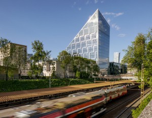 [Warszawa] Cavatina Holding sprzedaje udziały w biurowcu Chmielna 89