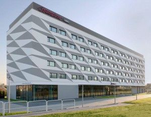 [Kraków] Przy lotnisku w Balicach otwarto hotel Hampton by Hilton