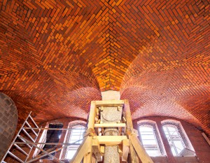 [Wrocław] Eiffage Immobilier Polska odnawia dawną stajnię koszar wojskowych